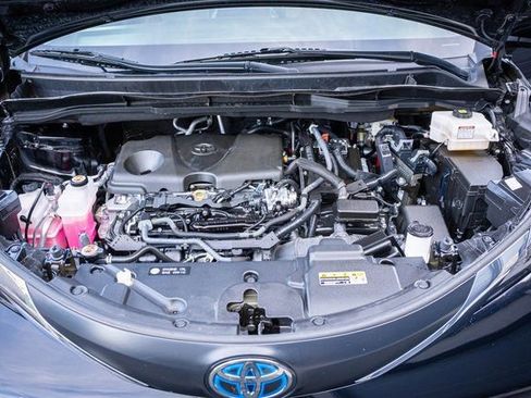 Used 2024 Toyota Sienna LE image 34