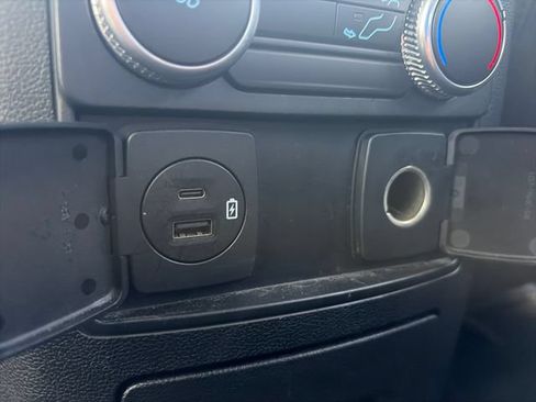 Used 2022 Ford Explorer XLT w/ Equipment Group 202A AWD/4WD image 25