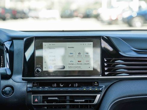 Certified 2025 Toyota Camry SE image 15