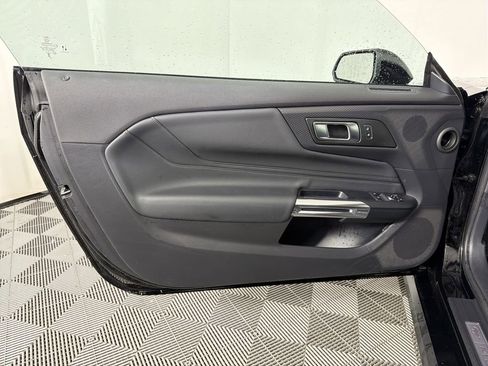 Used 2025 Ford Mustang Premium image 8