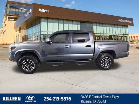 Used 2020 Toyota Tacoma TRD Sport image 4