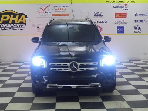 Used 2020 Mercedes-Benz GLB 250 4MATIC w/ Premium Package image 2