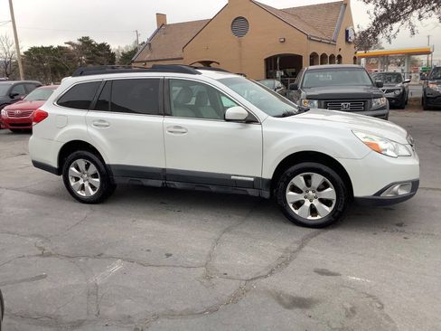 Used 2010 Subaru Outback 2.5i Premium image 8
