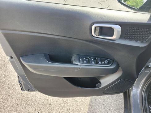 Used 2025 Hyundai Venue SEL FWD image 24