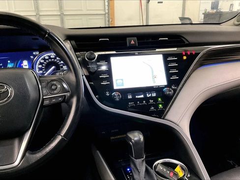 Used 2020 Toyota Camry XLE w/ Sunroof Package image 7