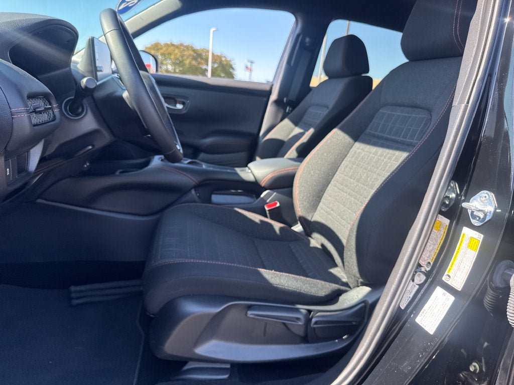 Used 2027 Honda HR-V Sport image 17
