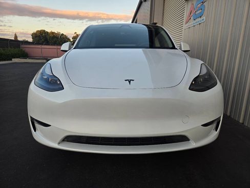 Used 2024 Tesla Model Y Long Range AWD/4WD image 13