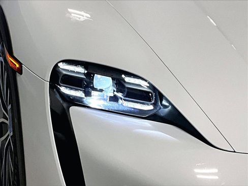 Certified 2022 Porsche Taycan 4 Cross Turismo image 30