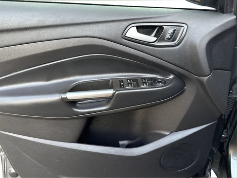 Used 2019 Ford Escape SE FWD image 21