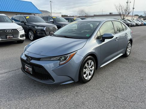 Used 2021 Toyota Corolla LE image 4