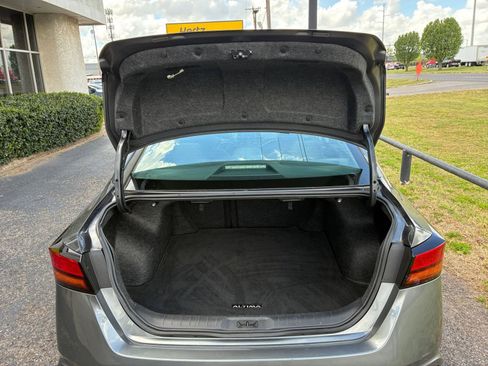 Used 2025 Nissan Altima 2.5 SV FWD image 31