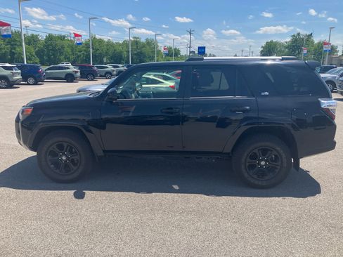 Used 2024 Toyota 4Runner SR5 RWD image 4