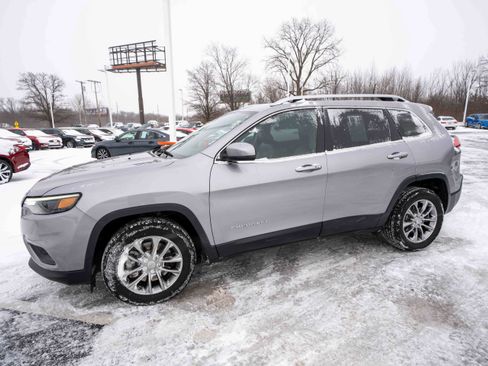 Used 2019 Jeep Cherokee Latitude Plus w/ Cold Weather Group image 3