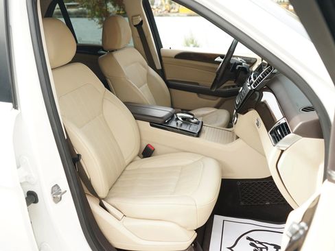 Used 2019 Mercedes-Benz GLE 400 4MATIC image 31