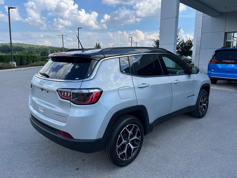 Used 2025 Jeep Compass Limited AWD/4WD image 3