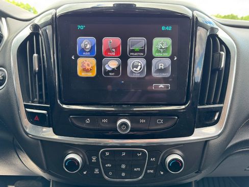 Used 2018 Chevrolet Traverse LT FWD image 23