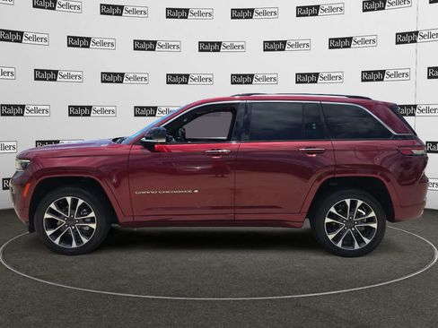 Certified 2023 Jeep Grand Cherokee Overland w/ Adv Protech Group III RWD image 3