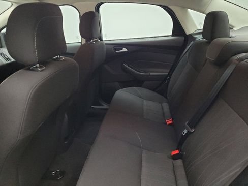 Used 2018 Ford Focus SE FWD image 18