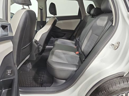 Used 2025 Volkswagen Taos SE w/ Panoramic Sunroof Package AWD/4WD image 27