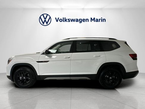 Used 2025 Volkswagen Atlas Peak Edition SE image 2