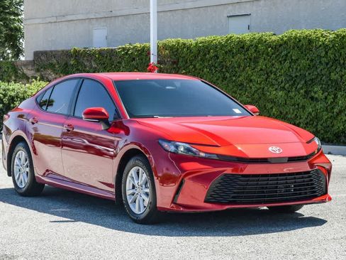 Used 2026 Toyota Camry LE w/ Convenience Package FWD image 3