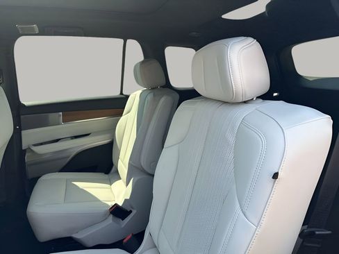 New 2026 Cadillac Vistiq Luxury image 18