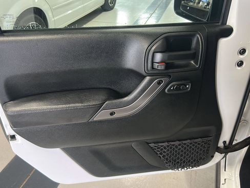 Used 2018 Jeep Wrangler Altitude image 15