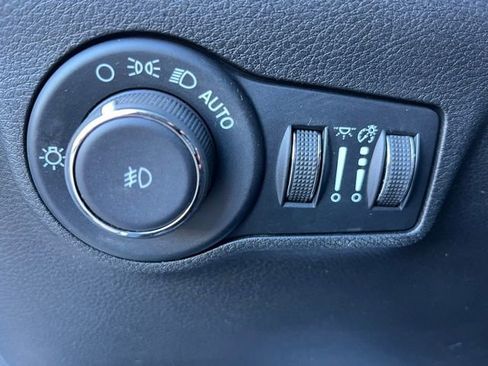 Used 2024 Jeep Compass Latitude image 14