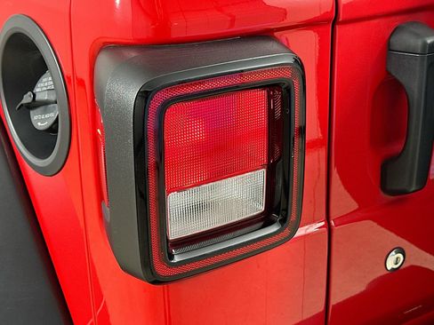 Used 2022 Jeep Wrangler Unlimited Sport AWD/4WD image 11