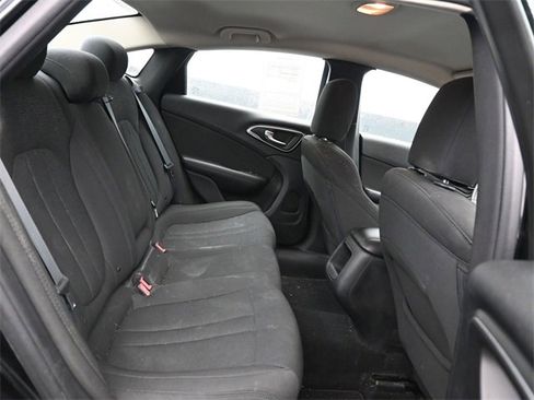 Used 2016 Chrysler 200 Limited image 6
