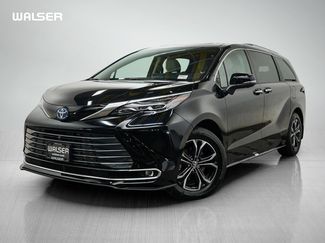 Used 2025 Toyota Sienna Platinum AWD/4WD video 1