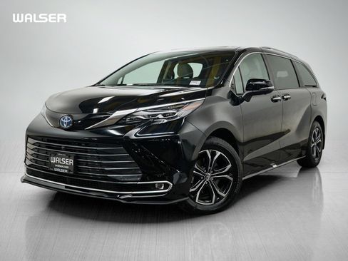 Used 2025 Toyota Sienna Platinum AWD/4WD image 1