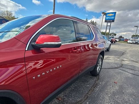 Used 2023 Chevrolet Traverse LT image 34