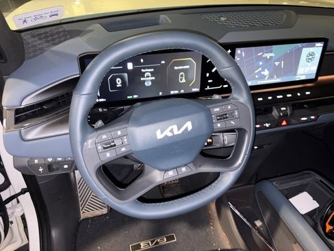 Certified 2024 Kia EV9 GT-Line AWD/4WD image 15
