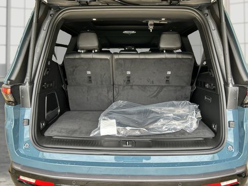 New 2026 Jeep Grand Wagoneer Limited AWD/4WD image 12
