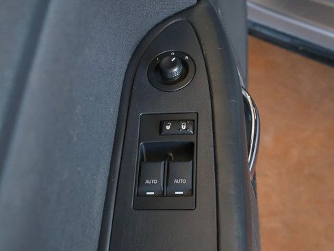 Used 2013 Dodge Challenger SXT image 21