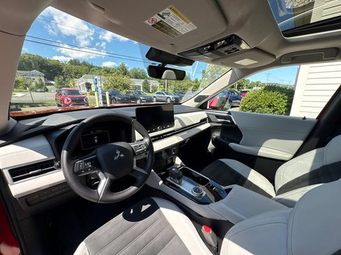 Used 2025 Mitsubishi Outlander SE AWD/4WD image 16