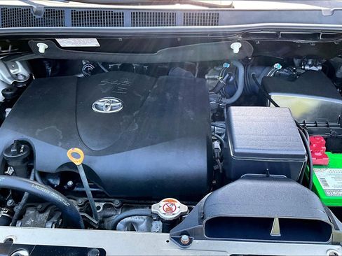 Used 2017 Toyota Sienna XLE FWD image 10