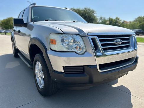Used 2007 Ford Explorer Sport Trac XLT RWD image 4