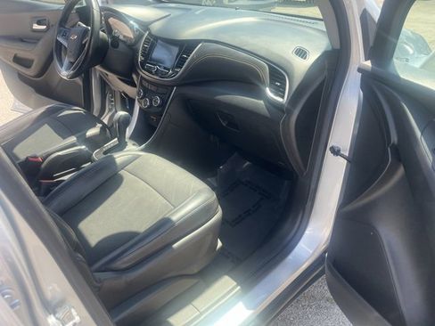 Used 2017 Chevrolet Trax LT w/ Driver Confidence Package image 32