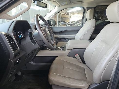Used 2018 Ford Expedition XLT w/ Equipment Group 202A AWD/4WD image 23