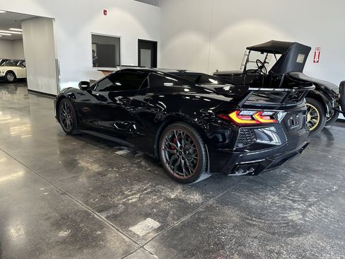 Used 2023 Chevrolet Corvette Stingray Premium Conv w/ Z51 Performance Package RWD image 4