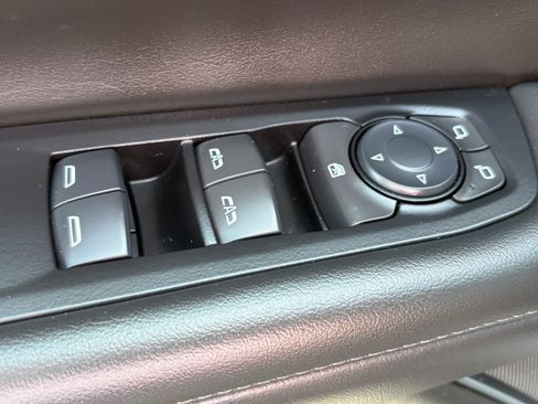 Used 2025 Chevrolet Tahoe LT RWD image 15