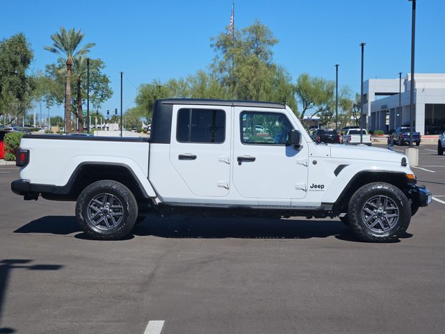 Used 2024 Jeep Gladiator Sport AWD/4WD image 9