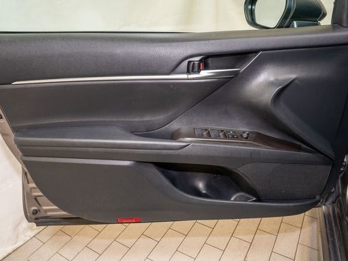 Used 2024 Toyota Camry SE image 10