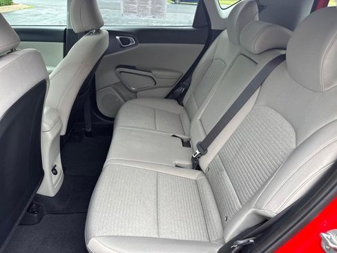 Used 2022 Kia Soul EX FWD image 7