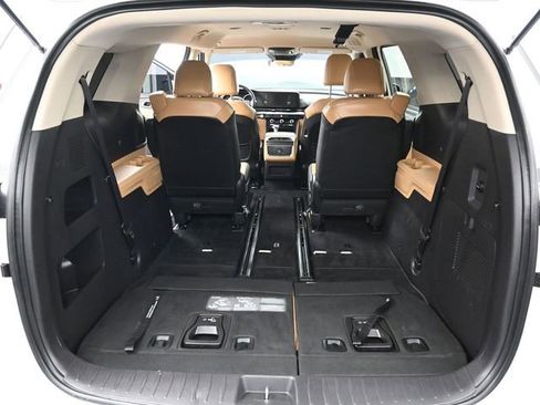 Used 2024 Kia Carnival LX FWD image 31