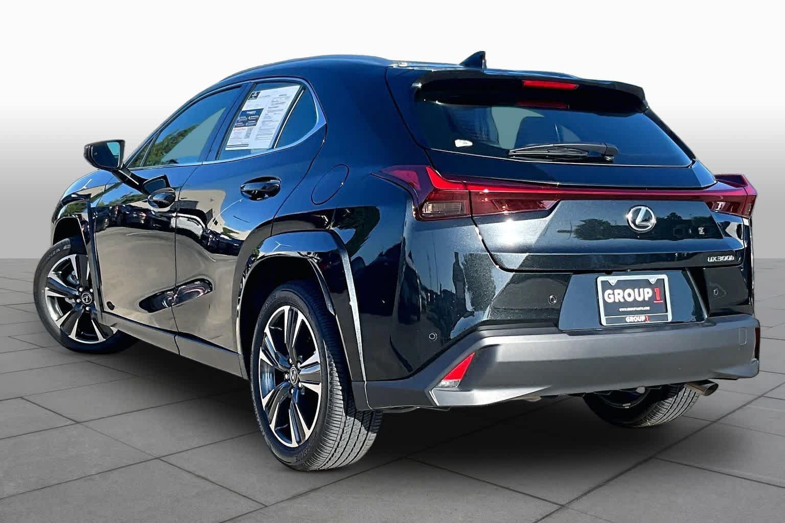 Used 2025 Lexus UX 300h FWD w/ Accessory Package (Z1) image 10