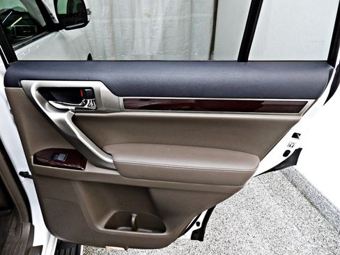 Used 2018 Lexus GX 460 Premium w/ Premium Package image 12