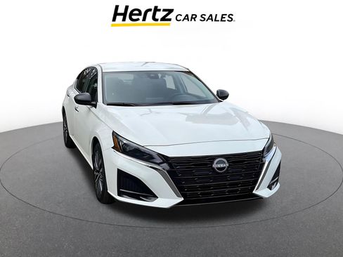 Used 2025 Nissan Altima 2.5 SV image 1